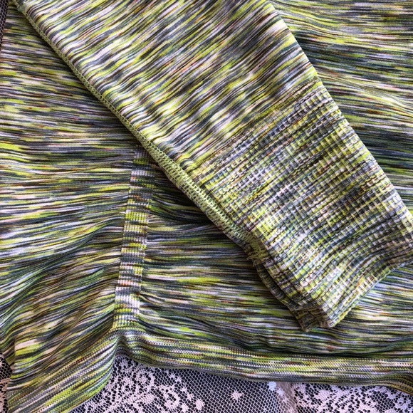 Like new, Athleta top - Picture 4 of 4